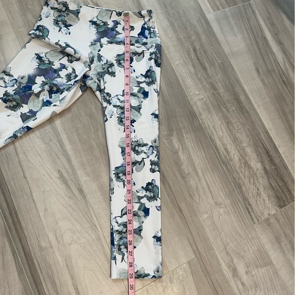 Velocity White And Blue Floral Print Active Wear Leggings- Size Small - Picture 10 of 11